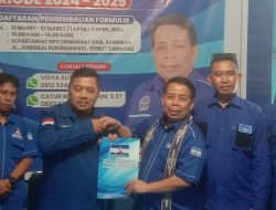 Usman Kembalikan Berkas Pendaftaran Bakal Calon Bupati Sanggau Ke Demokrat