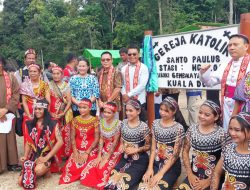 Gereja Katolik Stasi Ngalok Paroki Kuala Dua Diresmikan