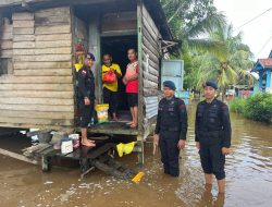 Polisi Brimob di Sanggau Salurkan Bantuan Untuk Lansia dan Disabilitas