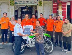 PT Antam Tbk UBPB Kalbar Serahkan Bantuan Motor ke Pemkab Sanggau