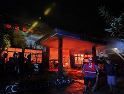 Gedung Instalasi Farmasi Kabupaten Sanggau Terbakar